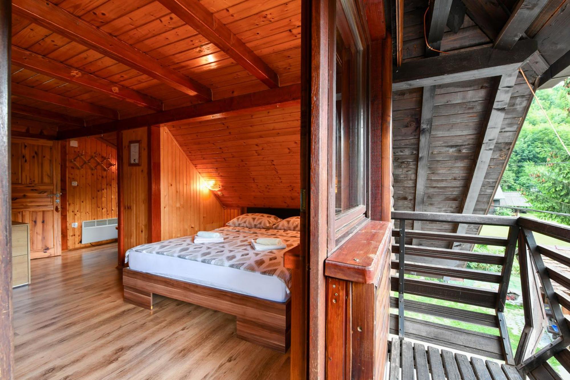 Guest House Martin Korana Exterior photo